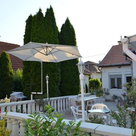 Henrietta - Violetta Apartman Hajdúszoboszló Εξωτερικό φωτογραφία