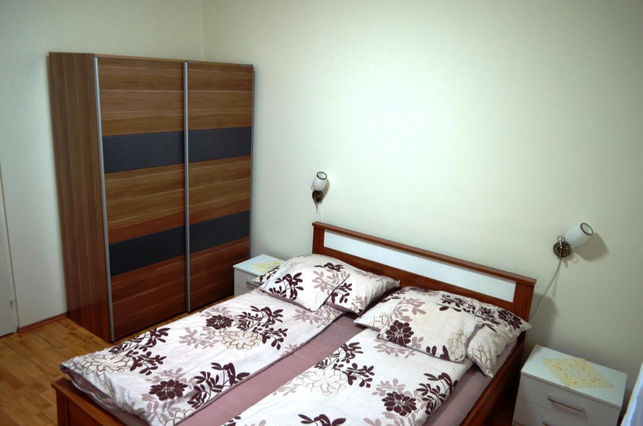 Henrietta - Violetta Apartman Hajdúszoboszló Εξωτερικό φωτογραφία