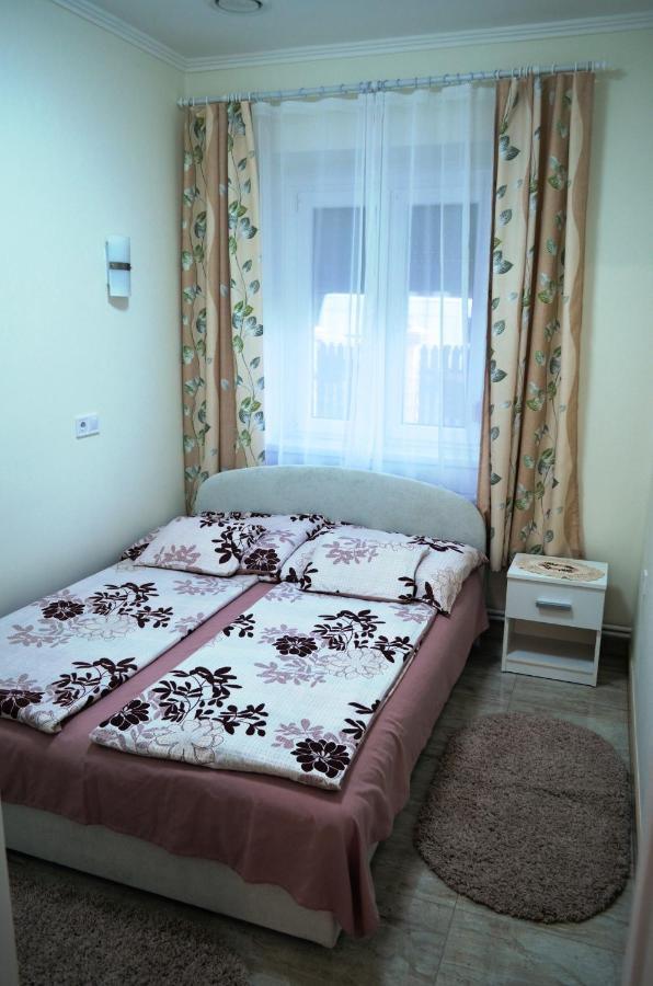 Henrietta - Violetta Apartman Hajdúszoboszló Εξωτερικό φωτογραφία
