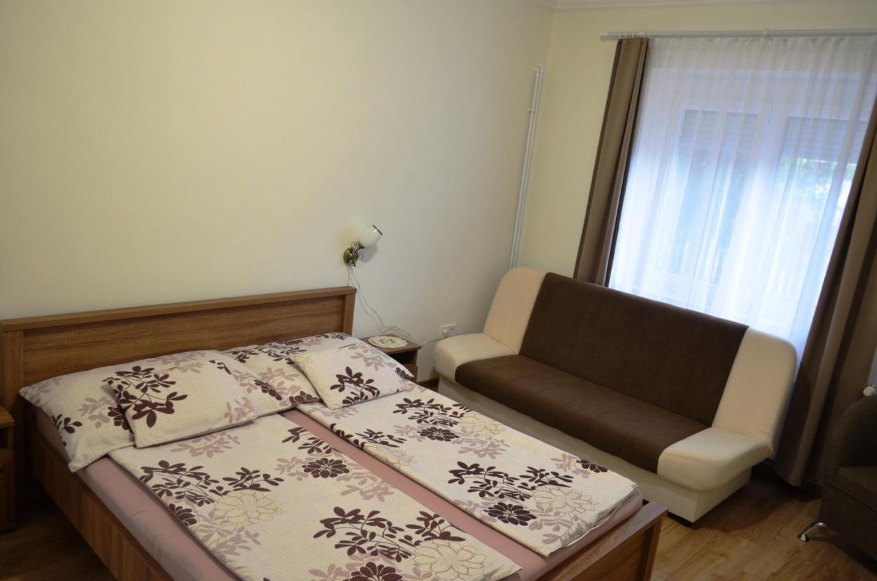 Henrietta - Violetta Apartman Hajdúszoboszló Εξωτερικό φωτογραφία
