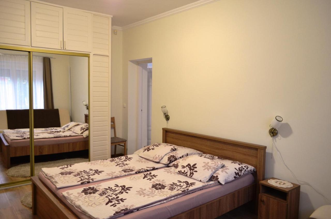 Henrietta - Violetta Apartman Hajdúszoboszló Εξωτερικό φωτογραφία