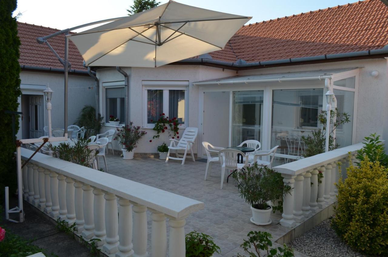 Henrietta - Violetta Apartman Hajdúszoboszló Εξωτερικό φωτογραφία