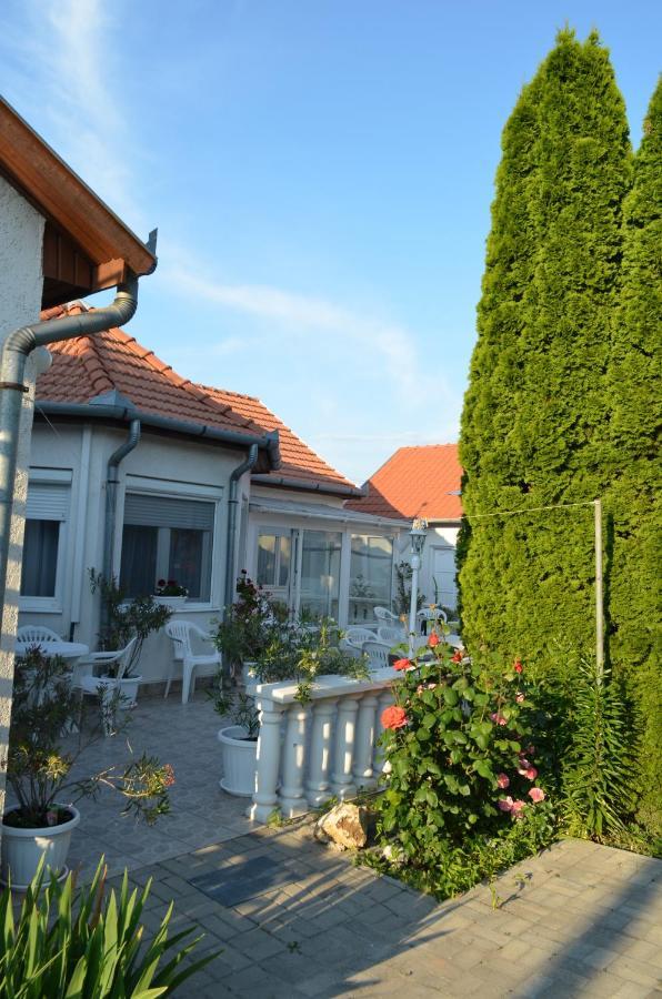 Henrietta - Violetta Apartman Hajdúszoboszló Εξωτερικό φωτογραφία