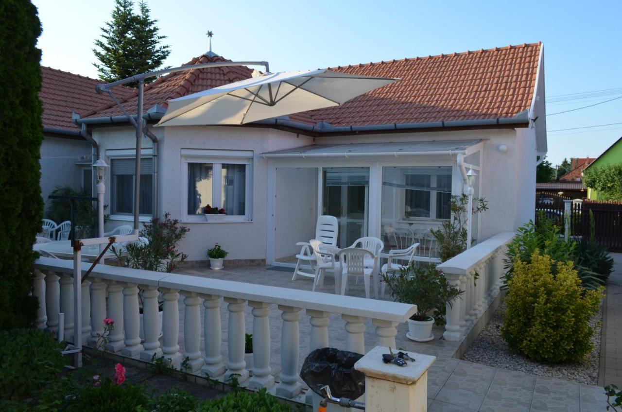 Henrietta - Violetta Apartman Hajdúszoboszló Εξωτερικό φωτογραφία