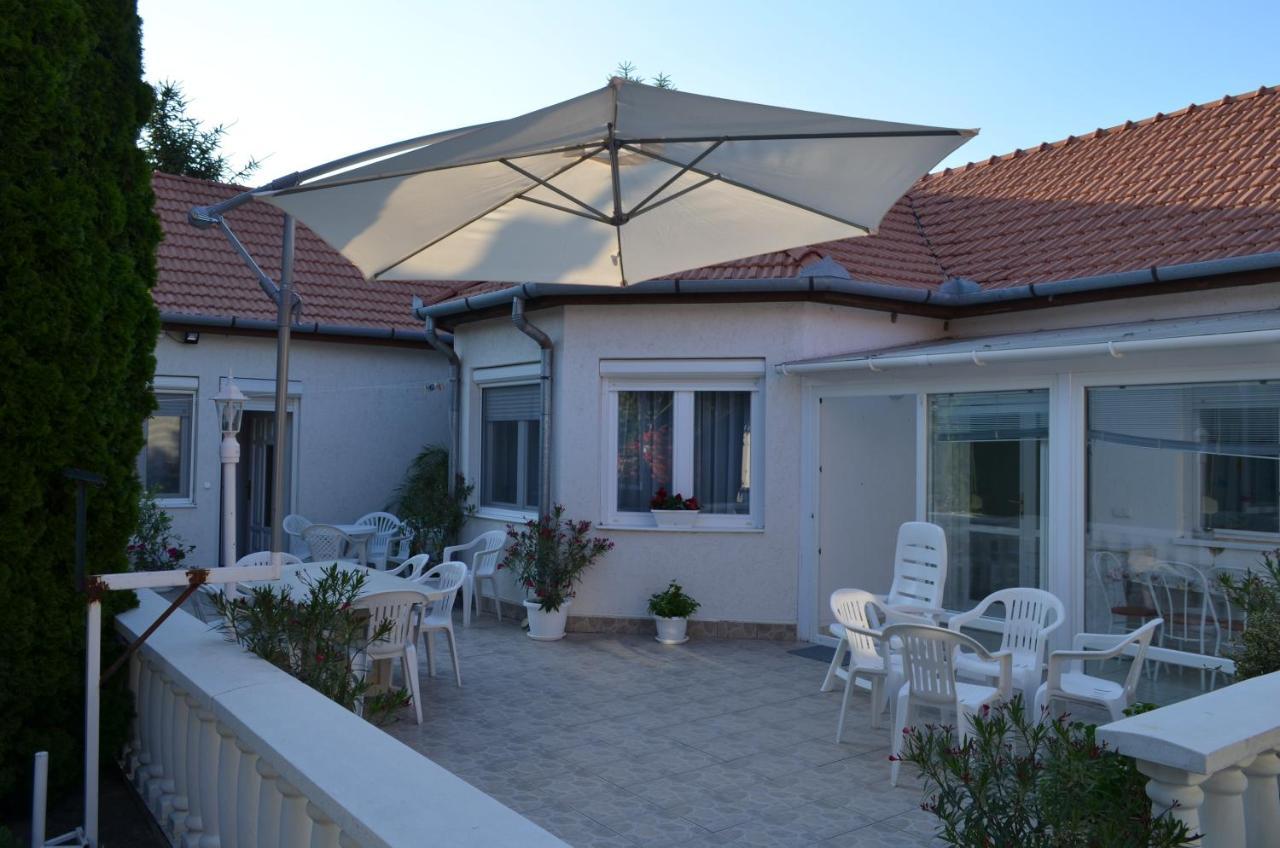 Henrietta - Violetta Apartman Hajdúszoboszló Εξωτερικό φωτογραφία