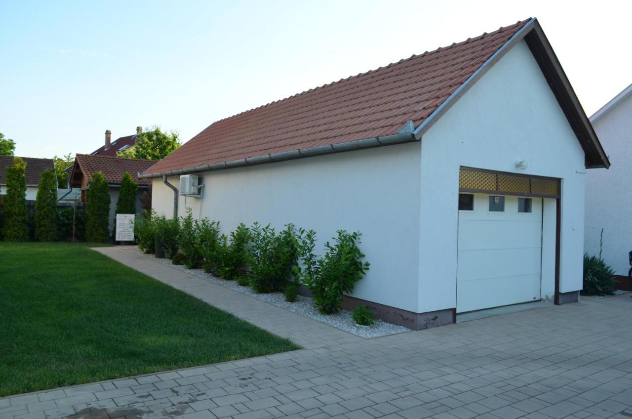 Henrietta - Violetta Apartman Hajdúszoboszló Εξωτερικό φωτογραφία