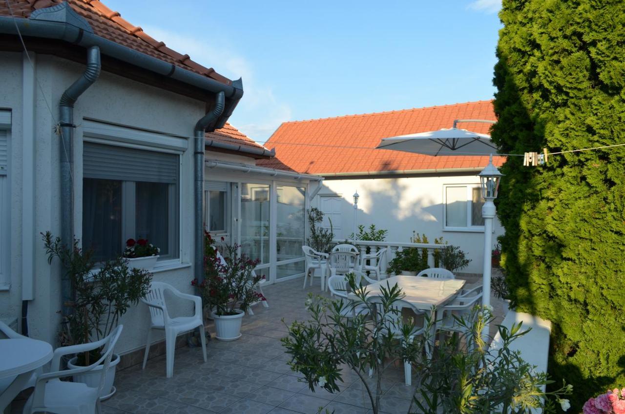 Henrietta - Violetta Apartman Hajdúszoboszló Εξωτερικό φωτογραφία