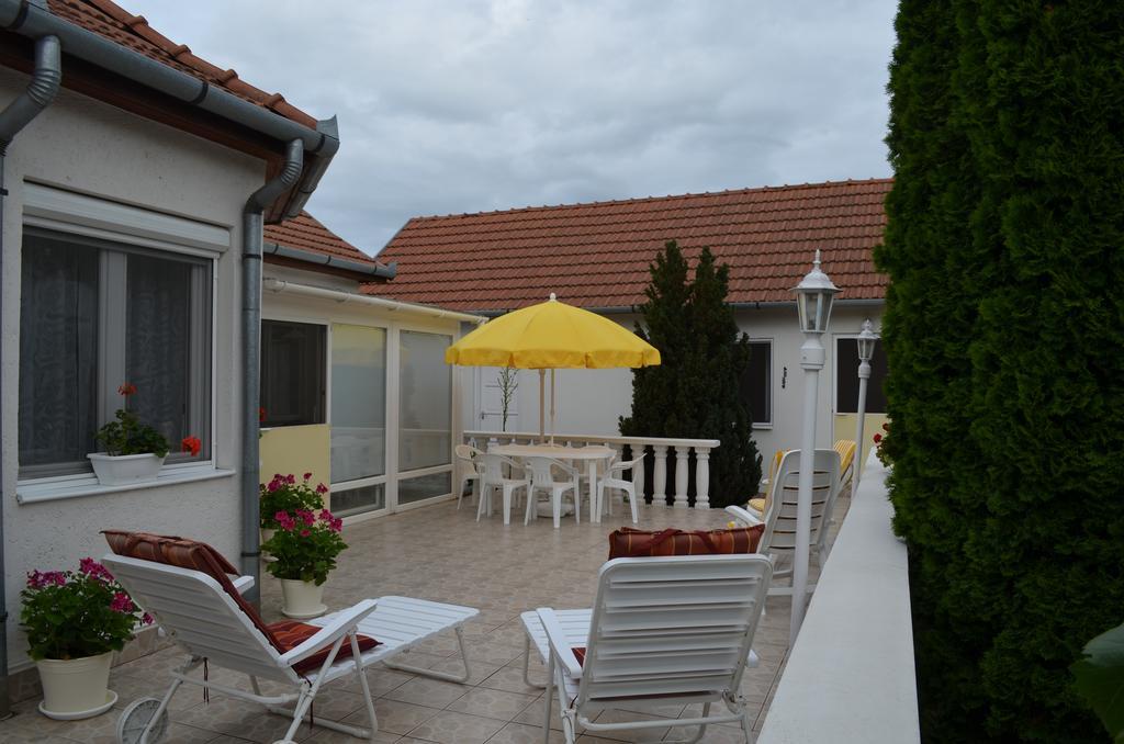 Henrietta - Violetta Apartman Hajdúszoboszló Εξωτερικό φωτογραφία